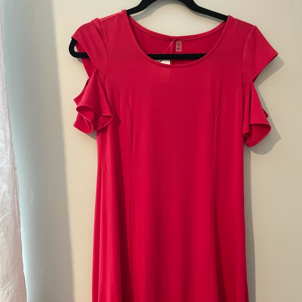 Super cute red dress w/ off the shoulder!
